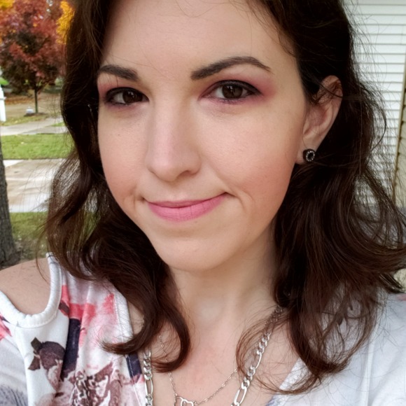 Meet your Posher, Tabitha - Picture 1 of 1